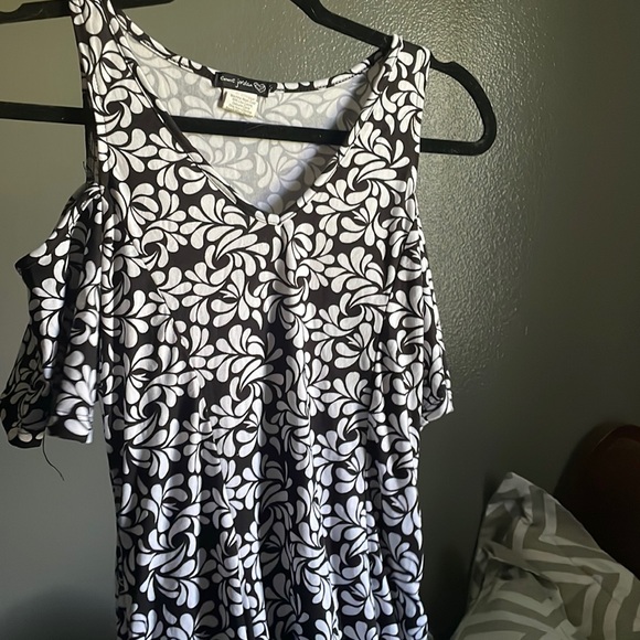 BLACK & WHITE DRESS - Picture 2 of 4